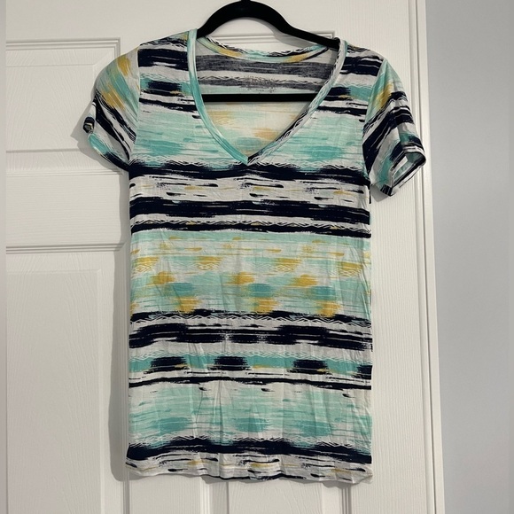 NWOT Multicolored Patterned soft T-shirt - Picture 1 of 3